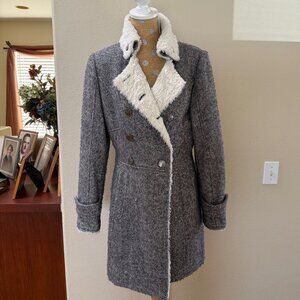 Peacoat | Grey with white faux fur trim | Size 8 by Yessica